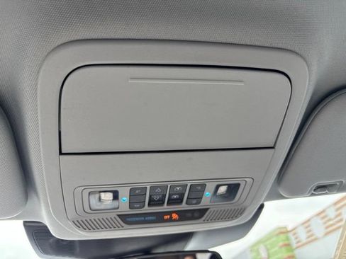 Used 2022 Ford Explorer XLT w/ Equipment Group 202A AWD/4WD image 20