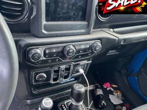 Used 2023 Jeep Wrangler Unlimited Sport AWD/4WD image 3