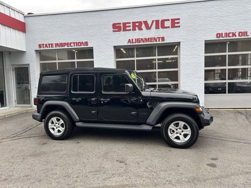 Used 2022 Jeep Wrangler Sport image 7