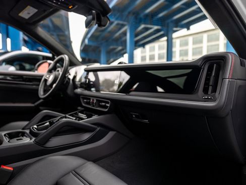 New 2026 Porsche Cayenne GTS AWD/4WD image 36