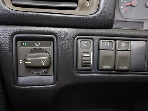 Used 2004 Volvo C70 HT FWD image 36