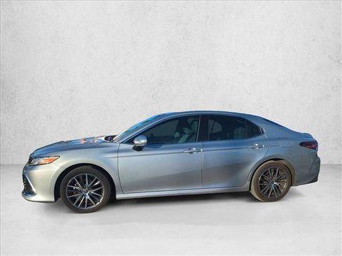 Certified 2022 Toyota Camry XLE FWD image 5