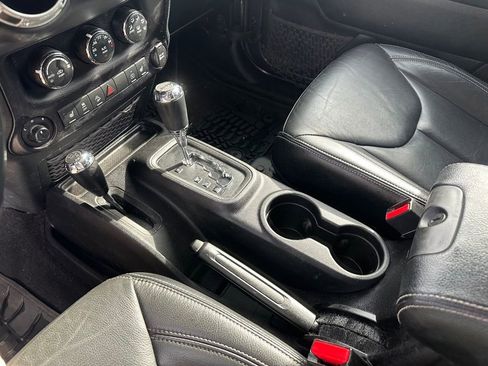 Used 2016 Jeep Wrangler Unlimited Rubicon image 17