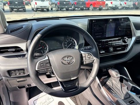 Used 2022 Toyota Highlander Platinum AWD/4WD image 6
