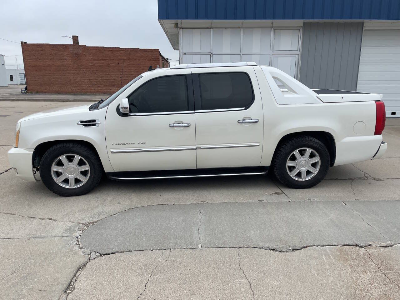 Used 2007 Cadillac Escalade EXT w/ Information Package AWD/4WD image 3