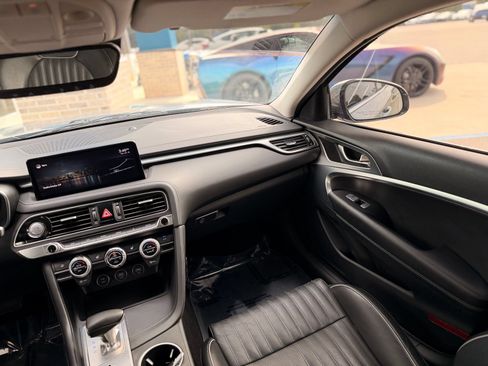 Used 2022 Genesis G70 3.3T RWD image 25