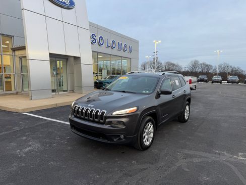Used 2015 Jeep Cherokee Latitude w/ Cold Weather Group image 2