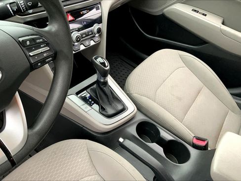 Used 2020 Hyundai Elantra SEL image 14