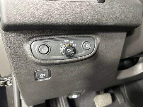 Used 2022 GMC Terrain SLT w/ Elevation Edition image 19