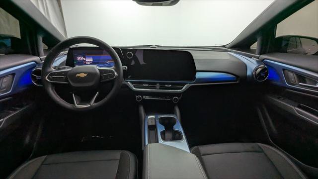 Used 2025 Chevrolet Equinox EV LT FWD image 24
