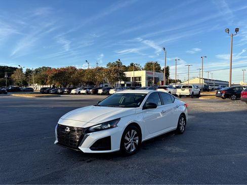 Used 2024 Nissan Altima 2.5 S image 3