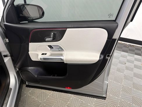 Used 2021 Mercedes-Benz GLB 250 image 16
