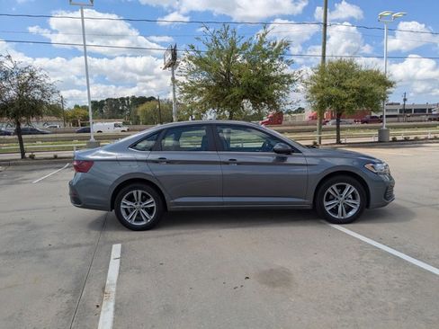 Used 2025 Volkswagen Jetta S image 4