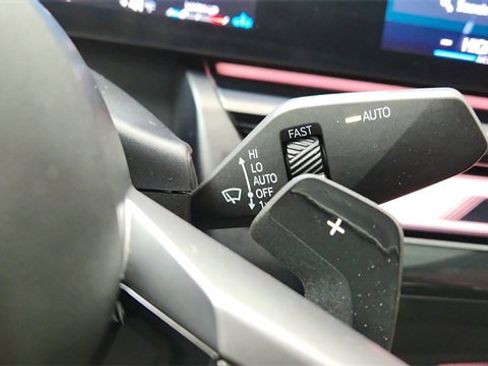 Used 2025 BMW 540i xDrive w/ Executive Package image 46