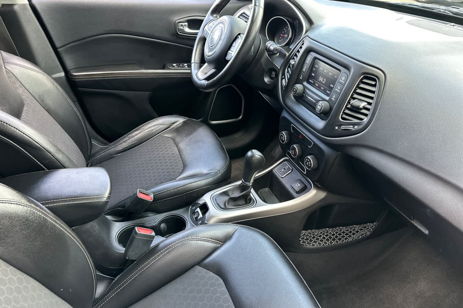 Used 2018 Jeep Compass Latitude FWD image 16