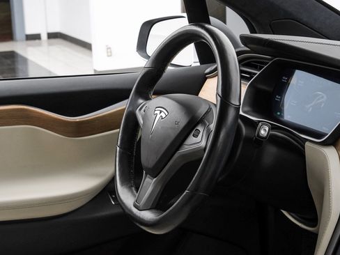 Used 2020 Tesla Model X Long Range image 22