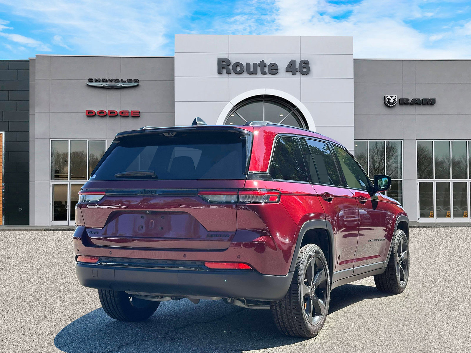 Used 2025 Jeep Grand Cherokee Limited w/ Luxury Tech Group II AWD/4WD image 5