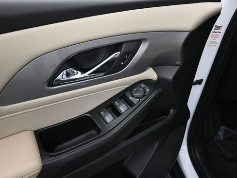 Used 2022 Chevrolet Traverse LS image 16