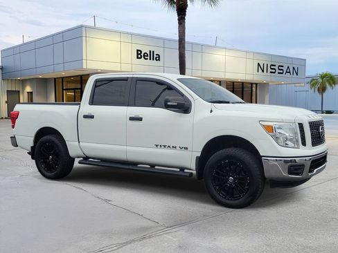 Used 2019 Nissan Titan SV AWD/4WD image 8