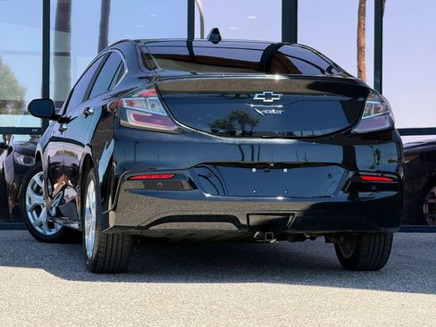 Used 2018 Chevrolet Volt Premier w/ Driver Confidence Package FWD image 8