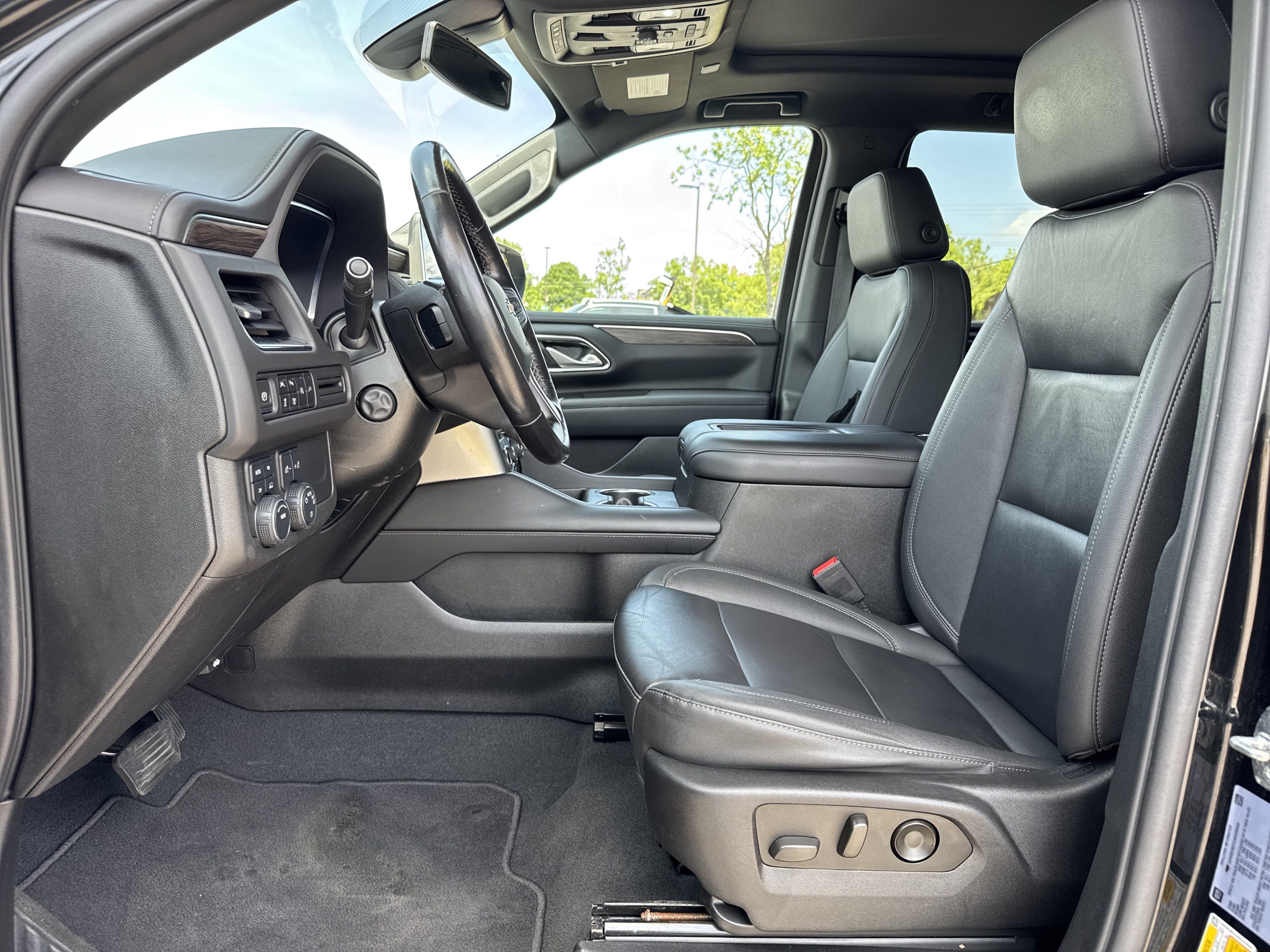 Used 2022 Chevrolet Tahoe LT w/ Luxury Package AWD/4WD image 16