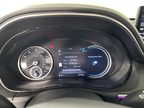 Used 2023 Genesis Electrified GV70 Advanced image 17