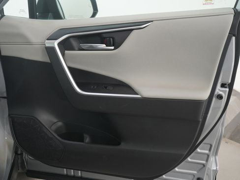 Used 2025 Toyota RAV4 Limited image 12