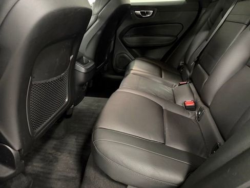 Used 2021 Volvo XC60 T6 Momentum image 24