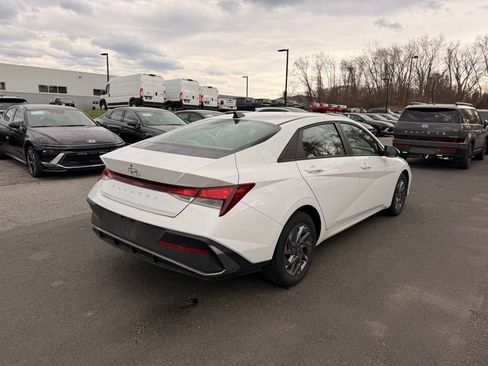 Certified 2024 Hyundai Elantra SEL FWD image 3