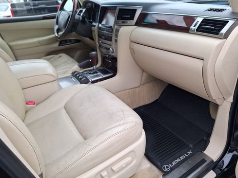 Used 2013 Lexus LX 570 4WD w/ Luxury Pkg image 35