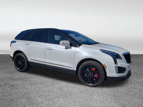Used 2025 Cadillac XT5 Sportv image 2