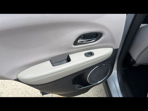 Used 2018 Honda HR-V EX image 19