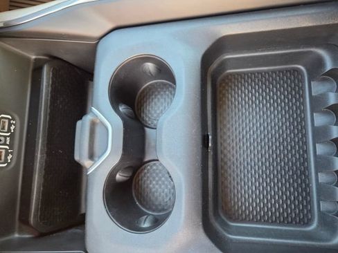 Used 2021 RAM 1500 Laramie AWD/4WD image 9