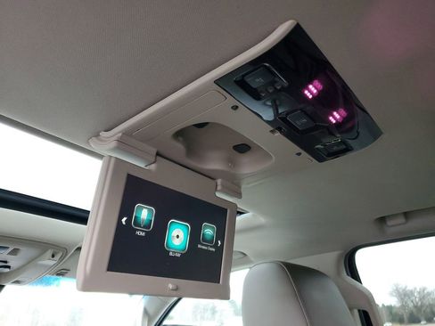 Used 2019 Chevrolet Suburban Premier image 34