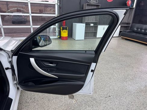 Used 2018 BMW 320i xDrive Sedan w/ Convenience Package image 19