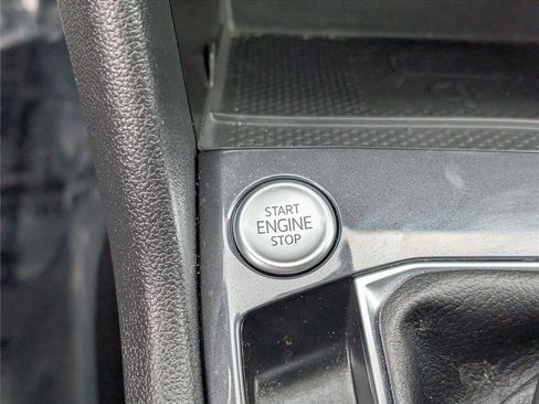 Used 2024 Volkswagen Tiguan SE R-Line image 25