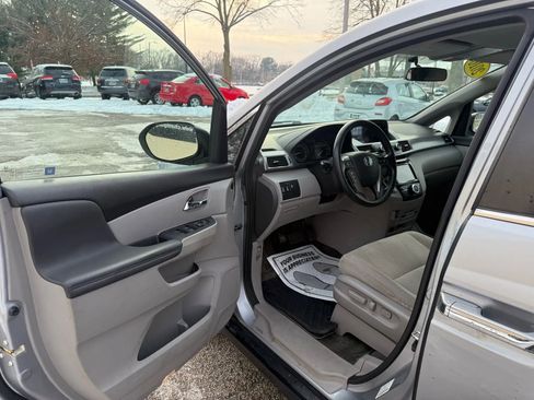Used 2016 Honda Odyssey SE image 9