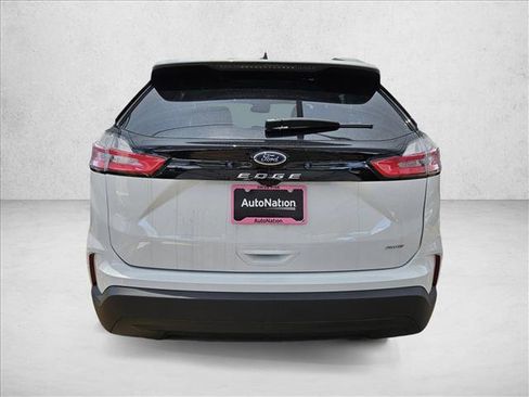 Used 2024 Ford Edge SE image 8