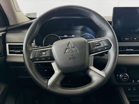 Used 2025 Mitsubishi Outlander SE FWD image 18