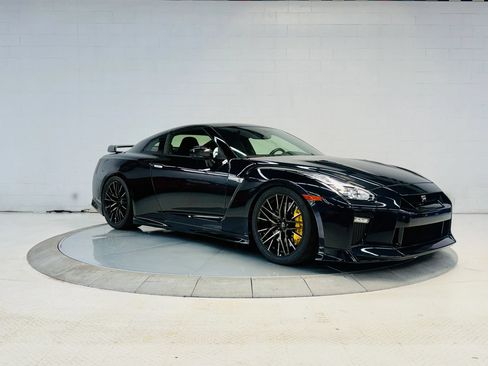 Used 2018 Nissan GT-R Premium AWD/4WD image 23