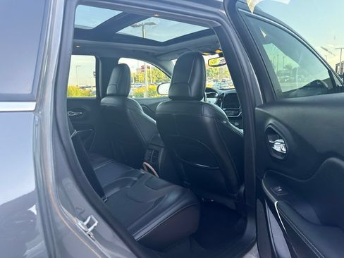 Used 2021 Jeep Cherokee Limited AWD/4WD image 12