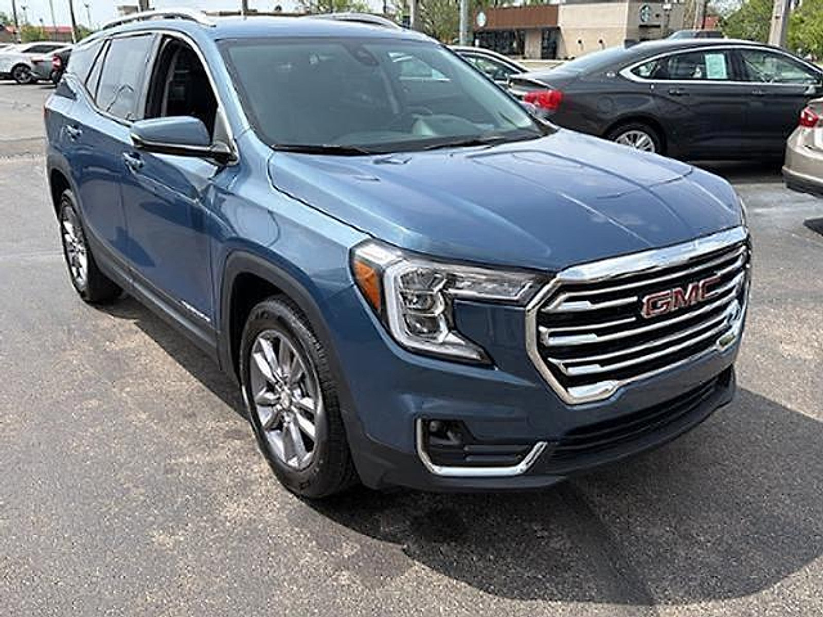 Used 2024 GMC Terrain SLT AWD/4WD image 1