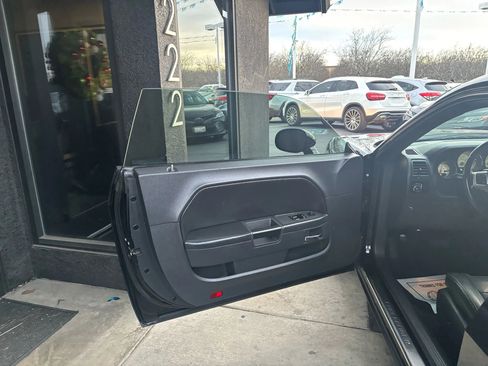 Used 2013 Dodge Challenger SXT image 7