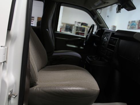 Used 2020 GMC Savana 3500 LT w/ LT Preferred Equipment Group image 20