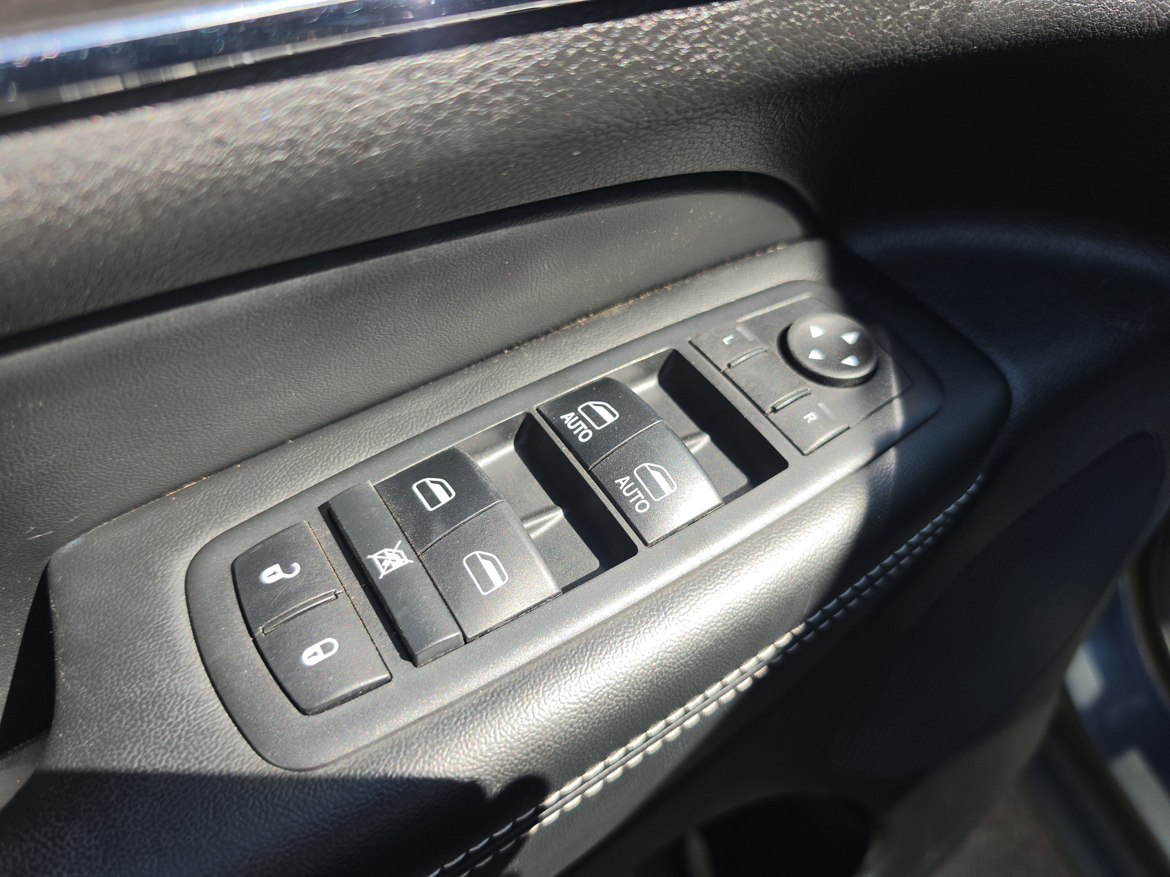 Used 2017 Jeep Grand Cherokee Limited AWD/4WD image 18