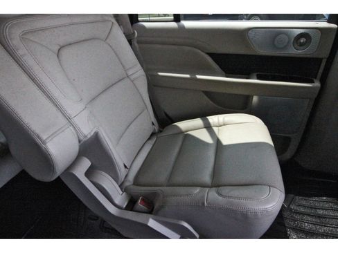 Used 2021 Lincoln Navigator Reserve w/ Luxury Package RWD image 15