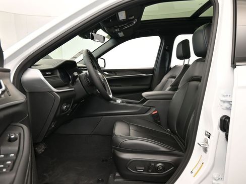 New 2026 Jeep Grand Cherokee Limited w/ Limited Altitude Package RWD image 12
