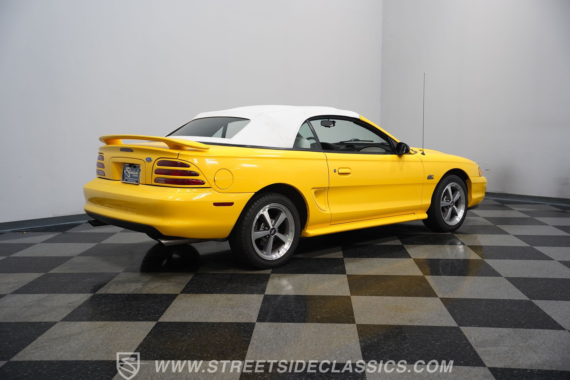 Used 1995 Ford Mustang GT RWD image 13