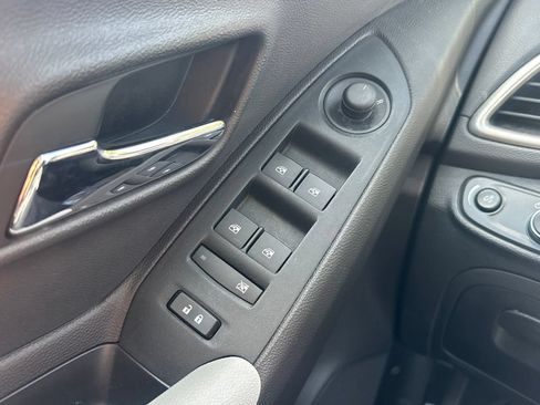Used 2018 Chevrolet Trax LS FWD image 19