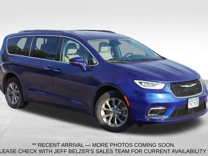 Used 2021 Chrysler Pacifica Touring-L w/ Uconnect Theater Family Group